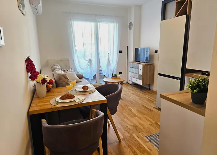 Adela Διαμέρισμα Πούλα